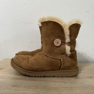 Ugg Bailey Button Mini Tan Suede Shearling Lining‎ Womens Size 5 1017400K